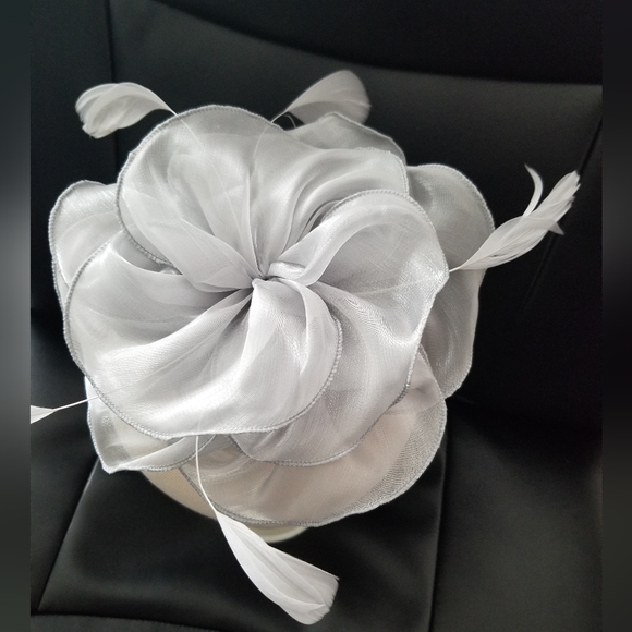 Grey Fascinator Headband Hat - Picture 3 of 4